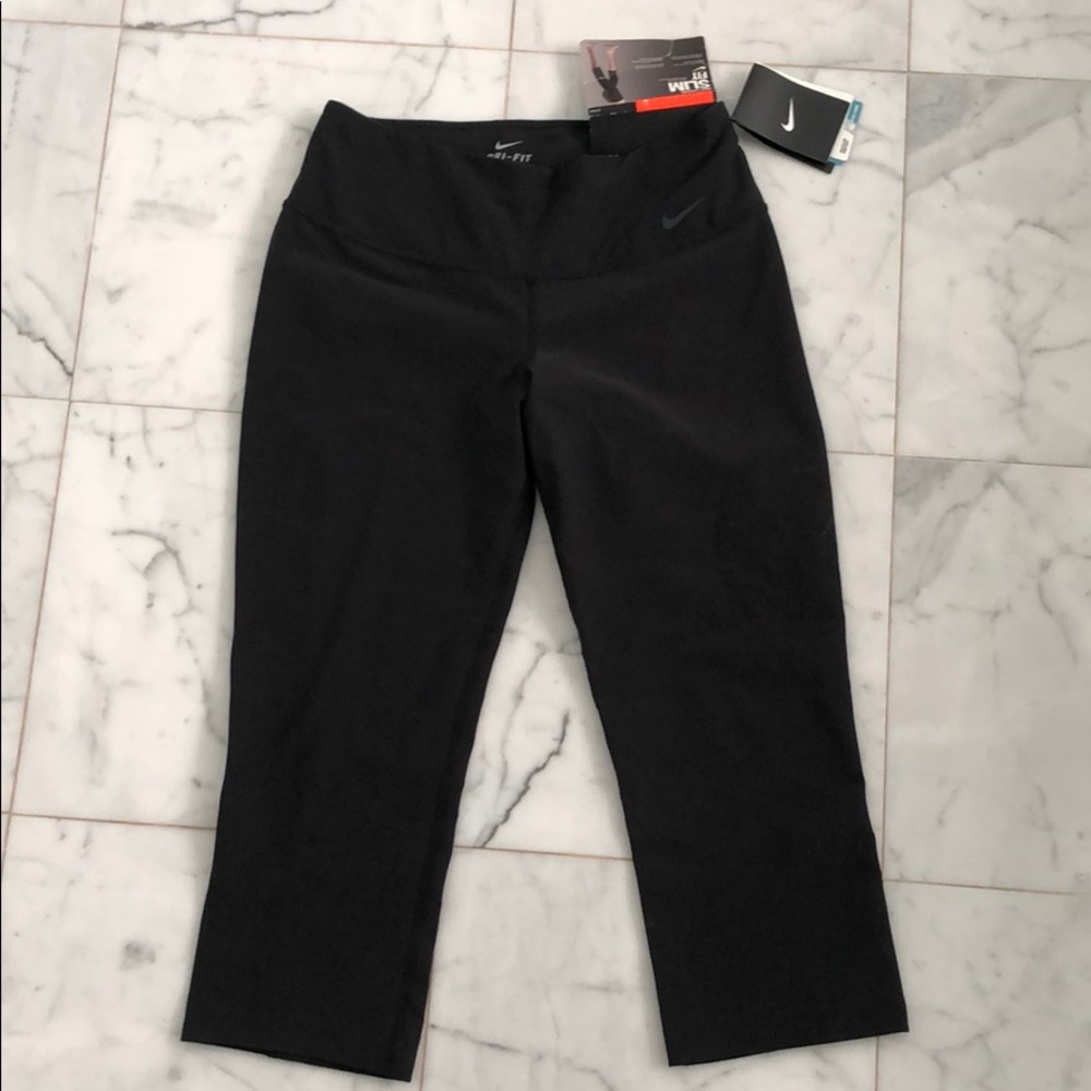 Nike Legend slim fit cropped leggings